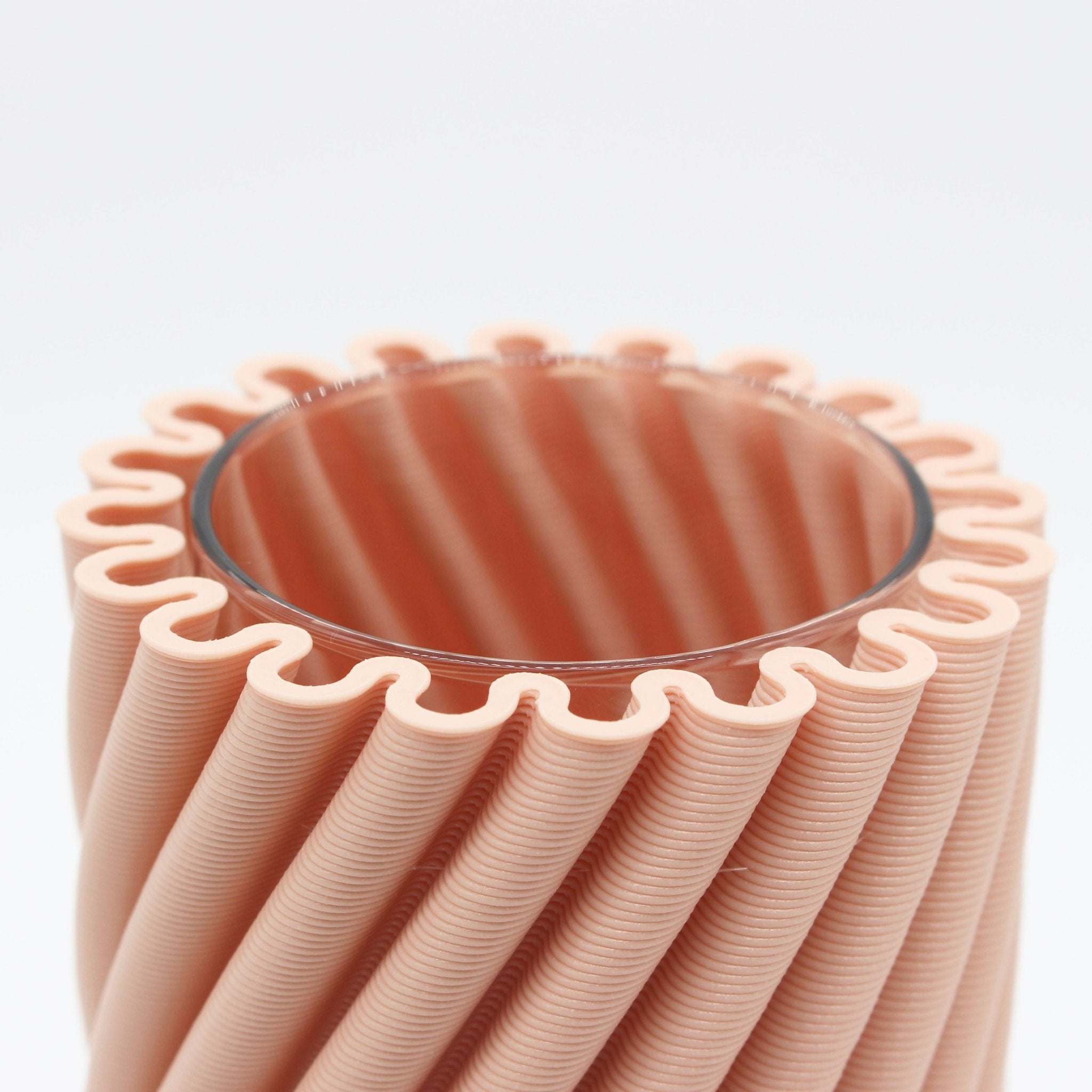 Strofi Vase Blossom close-up, 3D Printed Recycled Plastic, Deme Design #color_blossom
